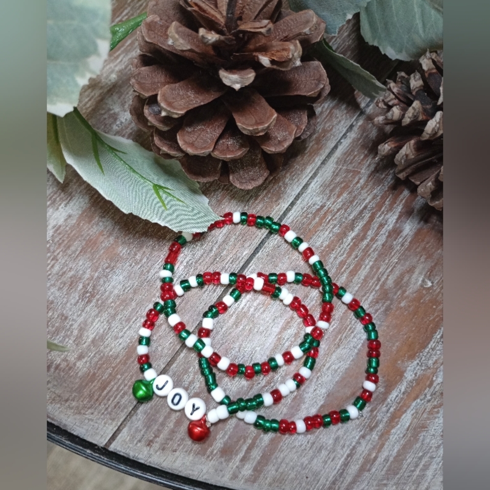 Christmas Beaded Hand Crafted Stacking Bracelet Set with Jingle Bells - New - Picture 2 of 5